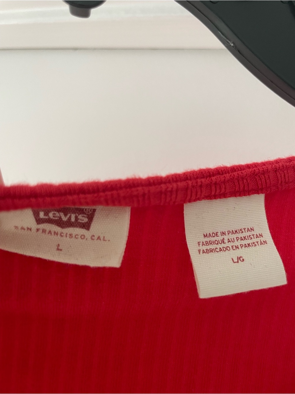 📌 Levi’s Red Ribbed Button-Front Women's Top - Picture 2 of 5